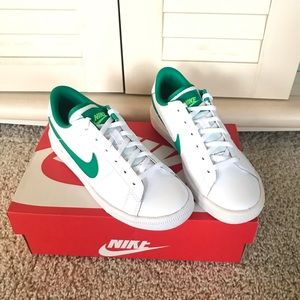 Nike Classic Tennis Leather Sneakers 4Y